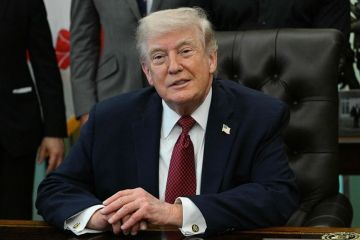 ترامب: يطلب من مساعديه الاستعداد لفرض حصار مطول على إيران