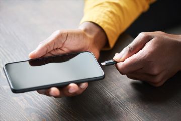 هكذا تحافظ على شاحن هاتفك
