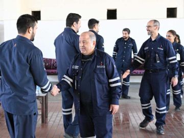 وزير النفط يتفقد عددا من المواقع النفطية