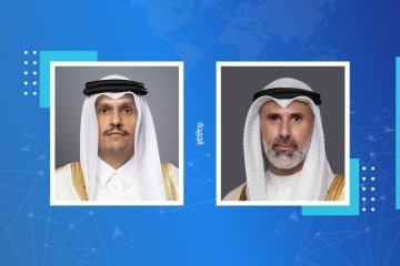 وزير الخارجية يبحث هاتفيا مع نظيره القطري تعزيز الأمن والاستقرار الإقليمي والدولي