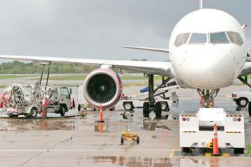 نقص الوقود خطر يلقي بظلاله على قطاع الطيران