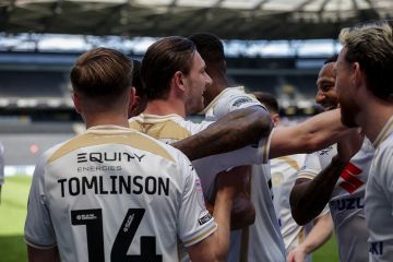 ميلتون كينز  الكويتي  يصعد إلى  الليغ ون  ويقترب من اللقب