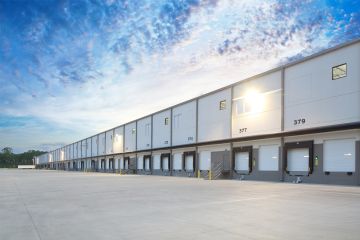 نقص المخازن يحد من كبح التضخم ويعوق انطلاق المشاريع