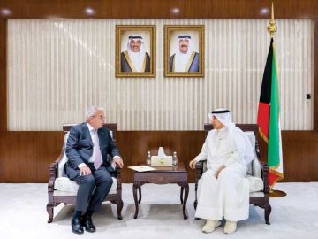 رسالة خطية من وزيرة الخارجية الفلسطينية.. تسلمها الديحاني.. وتتعلق بالعلاقات والمستجدات