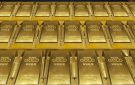 الذهب يتراجع عن ذروة شهر مع ترقب المحادثات بين أميركا وإيران