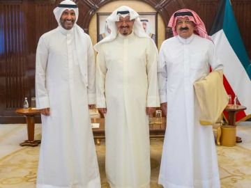رئيس الوزراء يتسلم دعوة لحضور نهائي كأس التحدي الآسيوي لكرة القدم