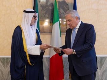 سمو أمير البلاد يبعث برسالة خطية إلى رئيسة وزراء إيطاليا قام بتسليمها وزير الخارجية
