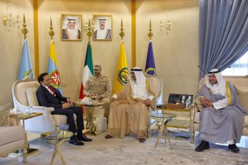 وزير الدفاع يبحث مع سفير باكستان سبل تطوير التعاون وزير الدفاع يبحث مع سفير باكستان سبل تطوير التعاون