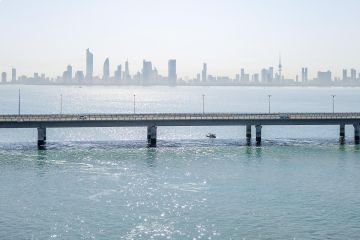 رياح نشطة مثيرة للغبار وطقس حار نهارا بنهاية الأسبوع
