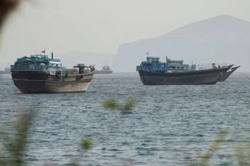 سفينتان محملتان بالنفط والغاز الطبيعي تغادران مضيق هرمز إلى باكستان والصين سفينتان محملتان بالنفط والغاز الطبيعي تغادران مضيق هرمز إلى باكستان والصين