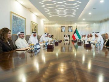 رئيس الوزراء: مضاعفة الجهود بما يكفل استمرارية الأداء الحكومي بكفاءة عالية رئيس الوزراء: مضاعفة الجهود بما يكفل استمرارية الأداء الحكومي بكفاءة عالية