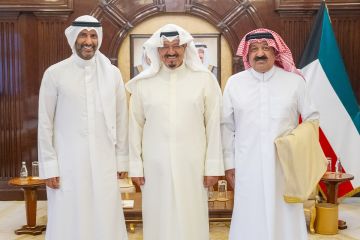 رئيس الوزراء يستقبل وزير الرياضة ورئيسي اتحاد القدم و نادي الكويت رئيس الوزراء يستقبل وزير الرياضة ورئيسي اتحاد القدم و نادي الكويت