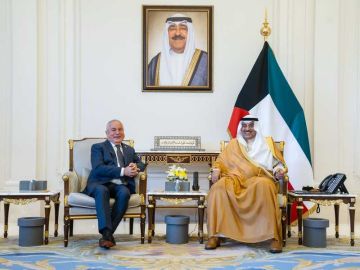 سمو ولي العهد يستقبل سفير طاجيكستان عميد السلك الدبلوماسي لدى الكويت.. بمناسبة انتهاء مهام عمله