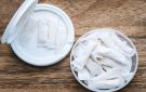 منظمة الصحة تحذر من خطر إدمان الشباب لأكياس النيكوتين