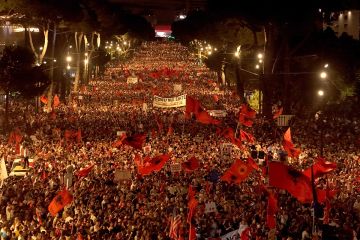 تظاهرات لليوم العشرين تواليا في ألبانيا ضد مشروع منتجع آل ترامب تظاهرات لليوم العشرين تواليا في ألبانيا ضد مشروع منتجع آل ترامب