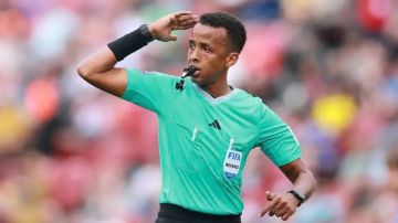 اختيار الصومالي عمر عرتن حكما للسوبر الأوروبي اختيار الصومالي عمر عرتن حكما للسوبر الأوروبي