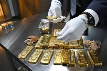 الذهب إلى أدنى مستوى في أكثر من شهرين الذهب إلى أدنى مستوى في أكثر من شهرين