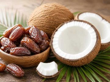احذر الإفراط في تناول جوز الهند والتمر المجفف احذر الإفراط في تناول جوز الهند والتمر المجفف