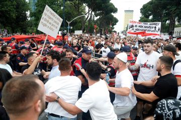 احتجاجات في ألبانيا ضد مشروع عقاري فخم مرتبط بصهر ترامب احتجاجات في ألبانيا ضد مشروع عقاري فخم مرتبط بصهر ترامب