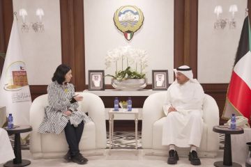 محافظ الفروانية ومديرة الإعاقة يبحثان تسهيل خدمات المعاقين محافظ الفروانية ومديرة الإعاقة يبحثان تسهيل خدمات المعاقين