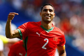 أشرف حكيمي يصل لمباراته الـ100 مع المغرب