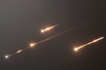 إيران: بدء الهجوم الصاروخي تجاه إسرائيل وصافرات الإنذار تدوي في تل أبيب إيران: بدء الهجوم الصاروخي تجاه إسرائيل وصافرات الإنذار تدوي في تل أبيب