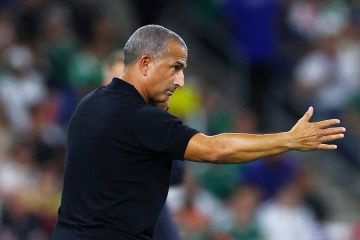  خماسية السويد  تطيح بمدرب تونس