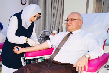 الجالية البنغلادشية تتبرع بالدم لمصابي المطار الجالية البنغلادشية تتبرع بالدم لمصابي المطار