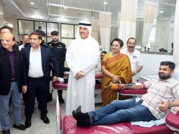 200 من أبناء الجالية الهندية جادوا بدمائهم للكويت 200 من أبناء الجالية الهندية جادوا بدمائهم للكويت
