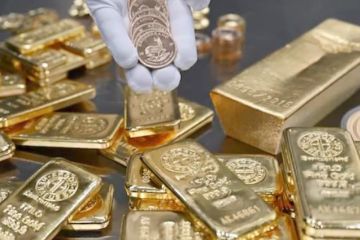 الذهب يتراجع بضغط من قوة الدولار الذهب يتراجع بضغط من قوة الدولار