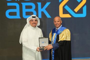 الأهلي يرعى حفل تخرج طلبة كلية طب الأسنان في جامعة الكويت الأهلي يرعى حفل تخرج طلبة كلية طب الأسنان في جامعة الكويت