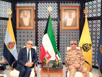 رئيس الأركان والسفير التونسي بحثا تعزيز التعاون العسكري رئيس الأركان والسفير التونسي بحثا تعزيز التعاون العسكري