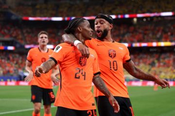 هولندا تدخل نادي الـ100 هدف في تاريخ كأس العالم هولندا تدخل نادي الـ100 هدف في تاريخ كأس العالم
