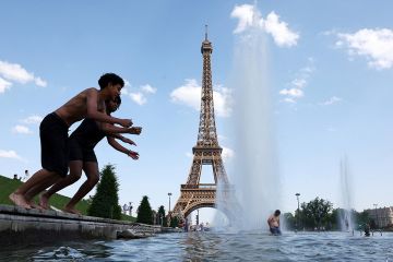 باريس تحظر المشروبات الكحولية لمواجهة موجة الحر
