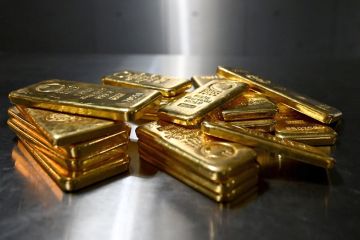 الذهب يهبط مع صعود النفط بفعل التوتر الذهب يهبط مع صعود النفط بفعل التوتر