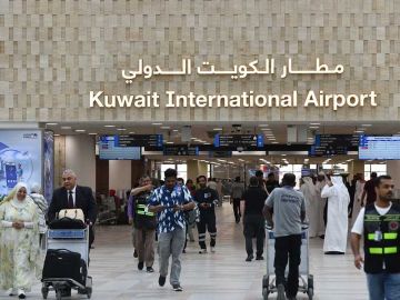 مطار الكويت الدولي يستأنف تشغيل رحلات شركات الطيران العربية والأجنبية مطار الكويت الدولي يستأنف تشغيل رحلات شركات الطيران العربية والأجنبية