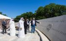 وزير الخارجية يزور النصب التذكاري لعمليتي عاصفة الصحراء ودرع الصحراء في واشنطن