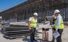 وزيرة الأشغال الكويتية تتفقد طرق المطار الجديد وتؤكد الالتزام بالجداول