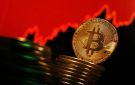 البيتكوين تهبط إلى 61 ألف دولار وتتجه لخسارة أسبوعية