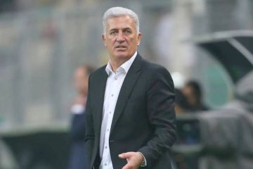 مدرب الجزائر يستعد لتقديم استقالته مدرب الجزائر يستعد لتقديم استقالته