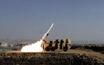 الجيش الإيراني يعلن استهداف قاعدة الصخير الأمريكية في البحرين بطائرات مسيرة الجيش الإيراني يعلن استهداف قاعدة الصخير الأمريكية في البحرين بطائرات مسيرة