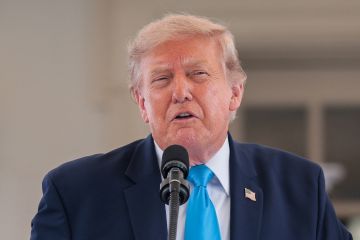 ترامب: سنواصل توجيه ضربات قوية لإيران