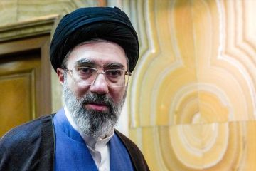 هل يشارك مجتبى في جنازة والده متخفيا؟ هل يشارك مجتبى في جنازة والده متخفيا؟