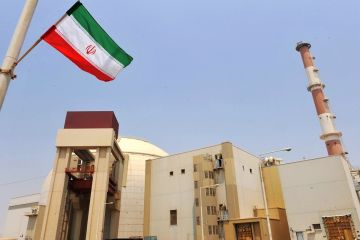 إيران تفعل الدفاعات الجوية حول محطة بوشهر النووية