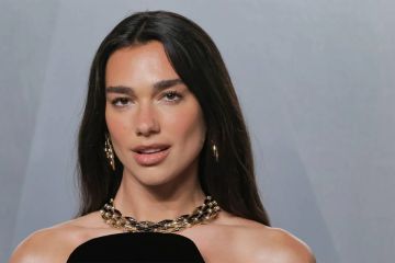 نجمة عالمية تقف بجانب المحتجين في ألبانيا ضد عائلة الرئيس الأميركي نجمة عالمية تقف بجانب المحتجين في ألبانيا ضد عائلة الرئيس الأميركي