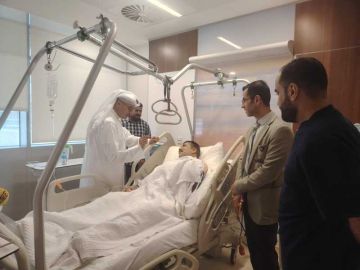 وزير الكهرباء يطمئن على صحة فني أصيب أثناء تأدية عمله وزير الكهرباء يطمئن على صحة فني أصيب أثناء تأدية عمله