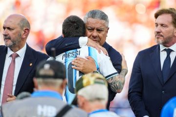 الاتحاد الأرجنتيني ينفي احتجاز رئيسه وأمين صندوقه في الولايات المتحدة الاتحاد الأرجنتيني ينفي احتجاز رئيسه وأمين صندوقه في الولايات المتحدة