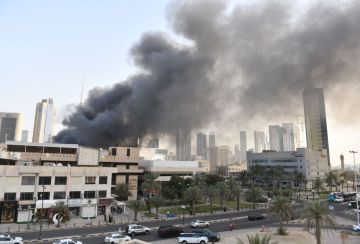 الإطفاء الكويتية تعلن احتواء حريقين بعد هجوم إيراني على موقعين الإطفاء الكويتية تعلن احتواء حريقين بعد هجوم إيراني على موقعين