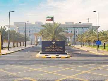 الداخلية تنفي ما يتداول عبر مواقع التواصل عن ضبط خلية إرهابية الداخلية تنفي ما يتداول عبر مواقع التواصل عن ضبط خلية إرهابية