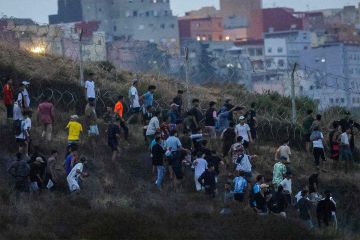 إسبانيا: سقوط 9 قتلى وسط تدفق المهاجرين من المغرب إسبانيا: سقوط 9 قتلى وسط تدفق المهاجرين من المغرب